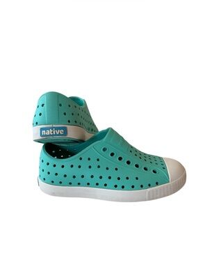 Native Jefferson Kids Classic Slip-on Shoe in Pool Blue - C9